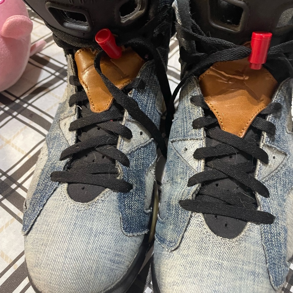 AIR JORDAN RETRO DEMIN  MENS  FROM THE 80 VERY HARD TO FIND